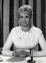 Barbara VALENTIN, portrait in the studio