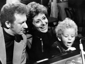 Caterina VALENTE with Roy BUDD and her son Alexander