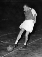 Hans - Joachim KULENKAMPFF playing football