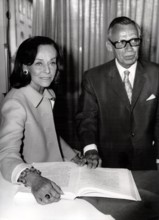 Paulette GODDARD introduces the last Remarque novel, 1971