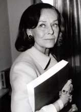 Paulette GODDARD introduces the last Remarque novel, 1971