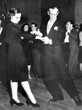 Fred ASTAIRE gives lessons in his dance school