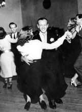 Fred ASTAIRE gives lessons in his dance school