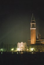 La Basilique Saint-Georges-Majeur de nuit à Venise.