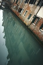 Reflet dans un canal à Venise.