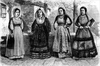 Femmes sardes en costume traditionnel