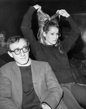 Ursula Andress et Woody Allen, vers 1965