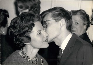 Yves Saint-Laurent et sa mère, 1956
