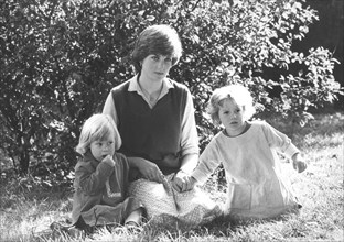 London, UK, UK. 9th Nov, 1980. Exact date unknown. Princess of Wales DIANA SPENCER sitting with two children on the grass yard of the kindergarden, Young England School in the Pimlico section of Londo...