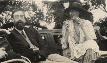 Vintage snapshot of Lytton Strachey and Virginia Woolf. June 1923 253 Lytton Strachey and Virginia Woolf by Ottoline Morrell