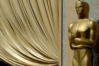 Giant Oscar statue at the entrance of the Kodak Theater red carpet