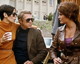 Neile Adams, Steve McQueen, Jacqueline Bisset, during a break in filming "Bullitt" (1968) Solar Productions   File Reference # 33505_106THA  For Editorial Use Only -  All Rights Reserved