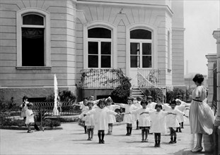 montessori kindergarten, outdoor gymnastics, naples 1920-30
