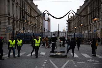Paris, France, 8th December, 2018. Protesters wearing yellow vests near a police roadblock barring access to place de la Concorde, rue Royale, Paris. About 10,000 protesters wearing yellow vests demon...