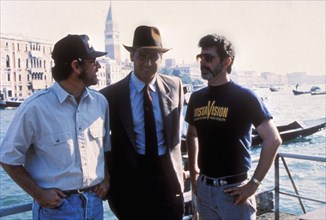 Film still or Publicity still from "Indiana Jones and the Last Crusade" Steven Spielberg, Harrison Ford and George Lucas © 1989 Lucasfilm All Rights Reserved   File Reference # 31623097THA  For Editor...