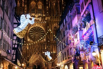 France, Alsace, Bas-Rhin, Strasbourg, Christmas market, the cathedral by the streets.