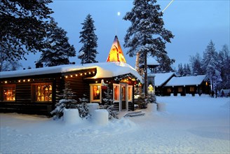 Finland, Lapland, Rovaniemi, 'Santa of Claus Village', building, illuminateds, dusk Scandinavia, Finnish Lapland, close polar circle, town, 'Santa of Claus Office', house, light, Christmas decoration,...