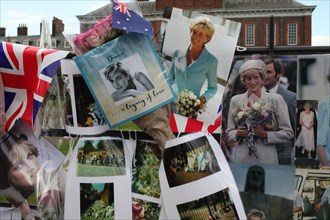 London, UK. 31st Aug, 2017. People pay tribute to Princess Diana at Kensington Palace after 20 years of her death, London, UK Credit: Nastia M/Alamy Live News