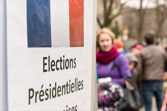 Montreal, CA - 22 April 2017: French nationals in Montreal are lining up at College Stanislas to cast their votes for the first round of the 2017 French presidential election. Credit: Marc Bruxelle/Al...