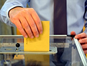 Voting Procedure in the French Presidential Election, Second Round, 7 May 2017