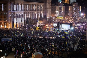 A lot of people on Maidan Nezalezhnosti during the revolution in