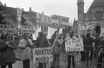 Abortion demonstration at Binnenhof, opponents of abortion, October 30, 1974, demonstrations, The Netherlands, 20th century press agency photo, news to remember, documentary, historic photography 1945...