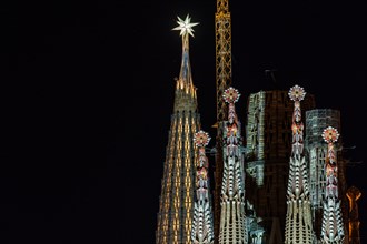 Barcelona, Spain, 8, December, 2021.Ignition of Star of the tower of the Virgin Mary in the Sagrada Familia.Credit: Joan Gosa/Alamy Live News