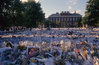 Princess Diana Flowers outside Kensington Palace after her death in August 1997