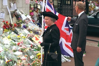 THE QUEEN AND THE DUKE OF EDINBURGH VIEWED THE FLORAL TRIBUTES OUTSIDE BUCKINGHAM PALACE TODAY LAID FOR PRINCESS DIANA.