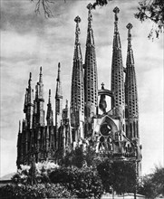 Photograph of the Basílica i Temple Expiatori de la Sagrada Família (Sagrada Família). A large Roman Catholic church in Barcelona, Catalonia (Spain), designed by Catalan architect Antoni Gaudí (1852–1...