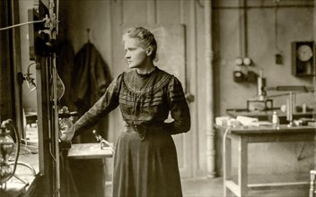 Maria Salomea Sklodowska, better known as Marie Curie (Varsavia, 7 novembre 1867 – Passy, 4 luglio 1934) was a Polish chemist and physicist, naturalized French - Here in his laboratory