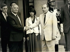Oct. 02, 1985 - Gorbachev and Mitterand on the Front Steps of the Elysee