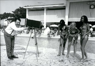 Aug. 08, 1969 - Raymond Devos with Three Models in Cannes