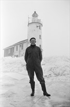 Kruiend ice at lighthouse, Marken, van IJsselmeer; lighthouse keeper Visser for tower Date: 8 January 1971 Location: IJsselmeer, Marken Keywords: IJS, lighthouses