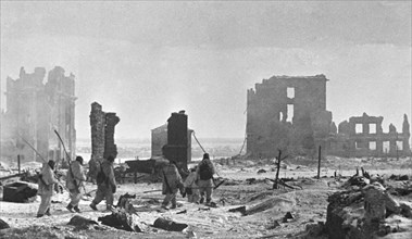 BATTLE OF STALINGRAD  Soviet troops in the city after liberation in February 1943. Photo: SIB