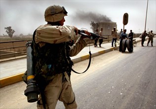 Iraq War April 2003 Baghdad American marines take postions in Eastern Baghdad today liberating the city as local iraqi s loot