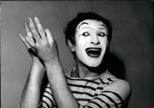Apr. 04, 1954 - Famous French Mime back to Paris: After a successful tour in America and japan, Marcel Marceau, the famous French Mime, and his company are back in Paris. Marcel Marceau rehearsing for...