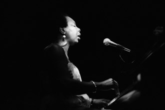 Nina Simone singing in Ronnie Scott club 1983