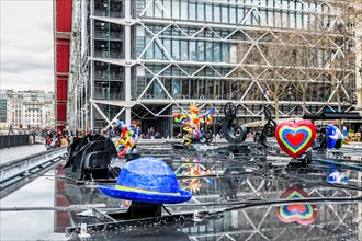 Stravinsky fountain moving and spraying water with 16 colourful works of sculpture by artists Niki Saint Phalle & Jean Tinguely