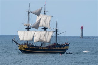 Etoile du Roy three masted frigate sails in to St Malo.