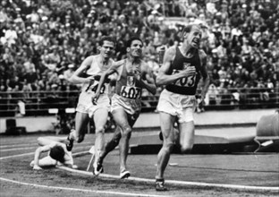 Finland 1952 Olympics, Emil Zatopek (CZE), from right, followed by Alain Mimoun (FRA), Herbert Schade and Chris Chataway, competes in 5.000 m race at Helsinki.