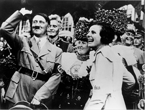 1934 c , GERMANY. : The nazist  filmaker LENI  RIEFENSTAHL ( born in Berlin , 1902 ) with  ADOLF  HITLER  in Nurberg ( Germany ) during the release of