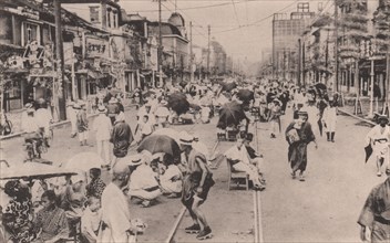 Japan Earthquake 1923: People rushed outdoors and took refuge on the streets fearing after-shocks (a scene in Tokyo on the day of the disaster)
