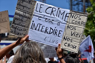 Marseille, France. 02nd July, 2022. A protester holds a placard during the demonstration. People gathered in front of the Porte d'Aix in Marseille to defend abortion rights. Credit: SOPA Images Limite...