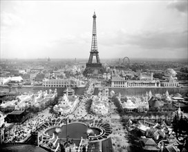 Eiffel Tower, Trocadero and the Champs de Mars, Exposition Universelle 1900, Paris, France. The Eiffel Tower was built to serve as the entrance to the Exposition Universelle in 1889.