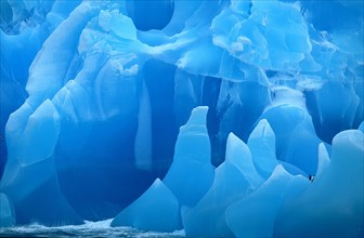 antartica, blue iceberg Blauer Eisberg in der Weddel See zwischen den Süd Sandwich Inseln und Südgeorgien