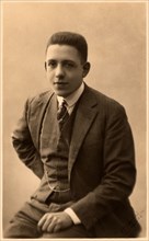 1923 , FRANCE : The french modernist music and Opera composer , the pianist FRANCIS POULENC ( 1899 - 1963 ). - PIANISTA - PIANO - LES SIX - GRUPPO DEI
