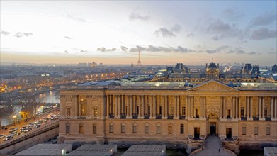 France, Paris (75), zone classée au patrimoine Mondial de l'UNESCO, musée du Louvre, la Colonnade attribuée à l'architecte Claude Perrault en guise d'