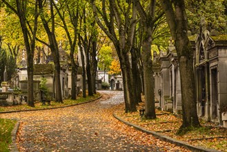 Famed Pére Lachaise Cemetery in París, during Autumn
