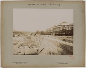 Construction of piers in April 1899. Seine River Works for the 1900 Universal Exhibition, Paris. Travaux des quais Avril 1899. Travaux des quais de Seine pour l'Exposition Universelle de 1900. Paris. ...